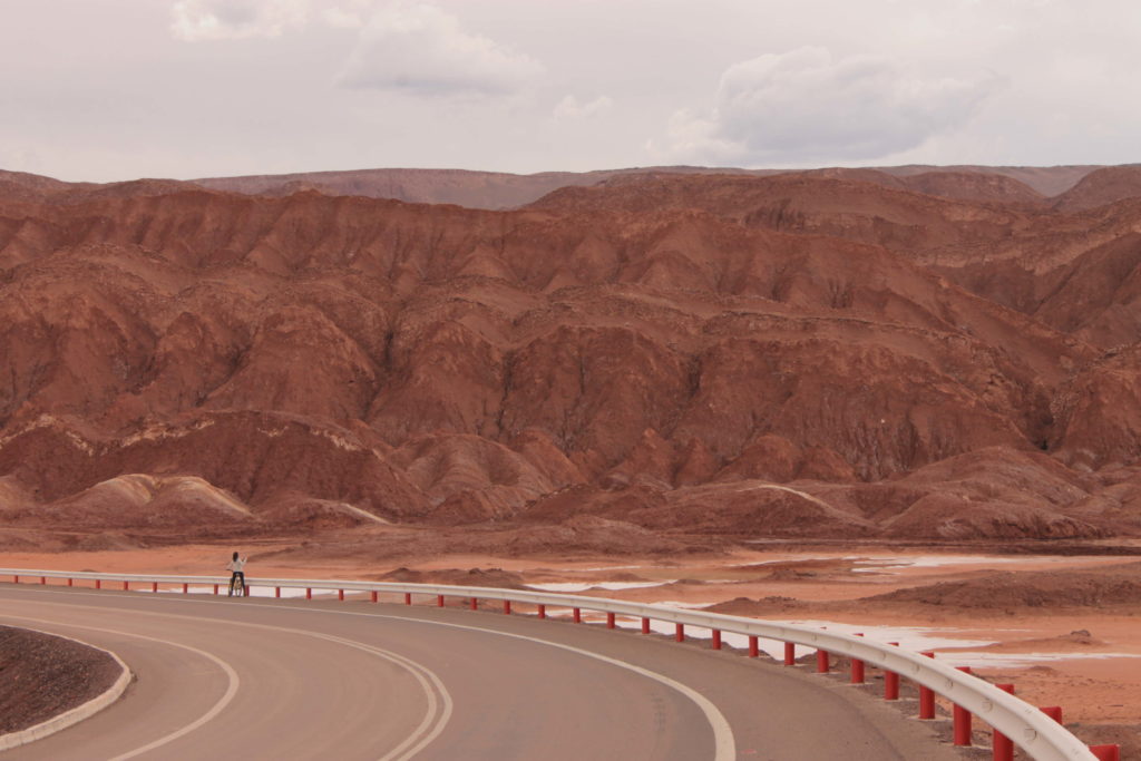Vivir en San Pedro de Atacama permite acceder cuando uno quiera a todos los atractivos patrimoniales, como el que se ve en la fotografía, el "Valle de la Muerte" 